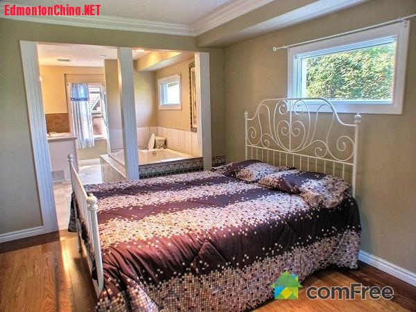 master-bedroom-1-and-a-half-storey-for-sale-glenora-alberta-big-2235813.jpg