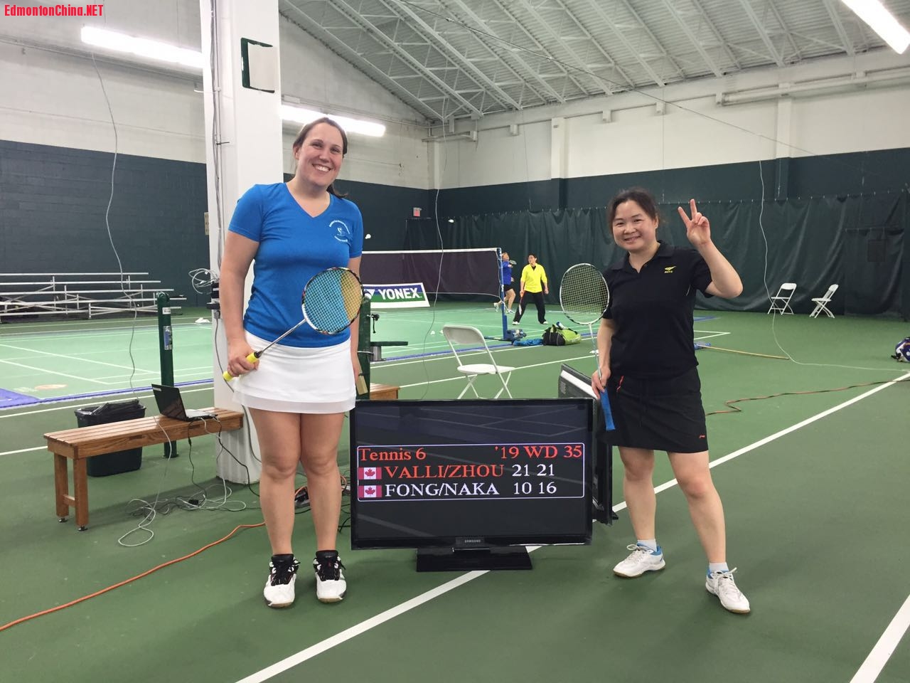 35����Ů˫�ĵ�