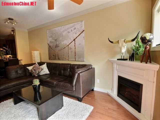 Living Room 1.jpg