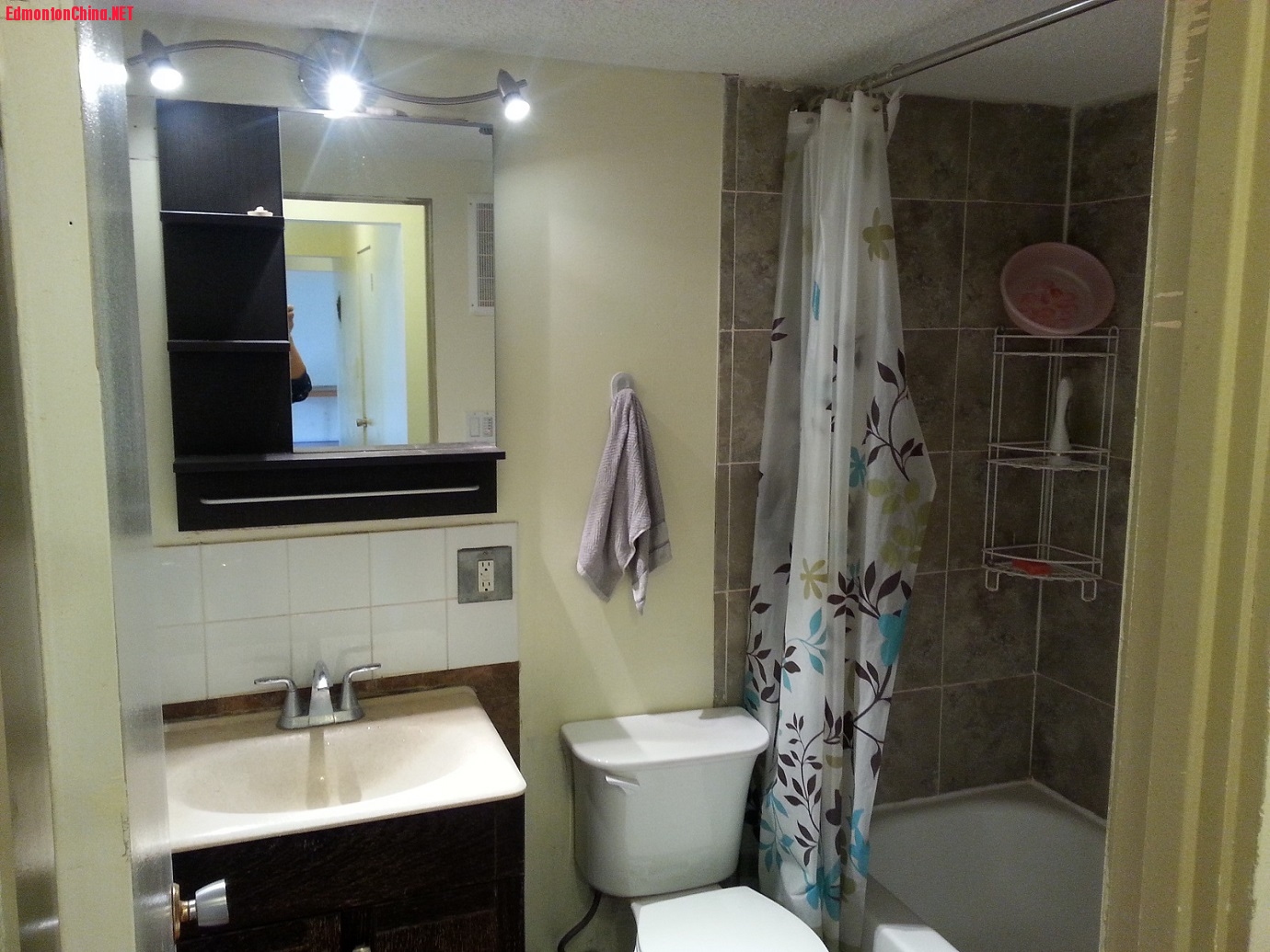 washroom-1.jpg