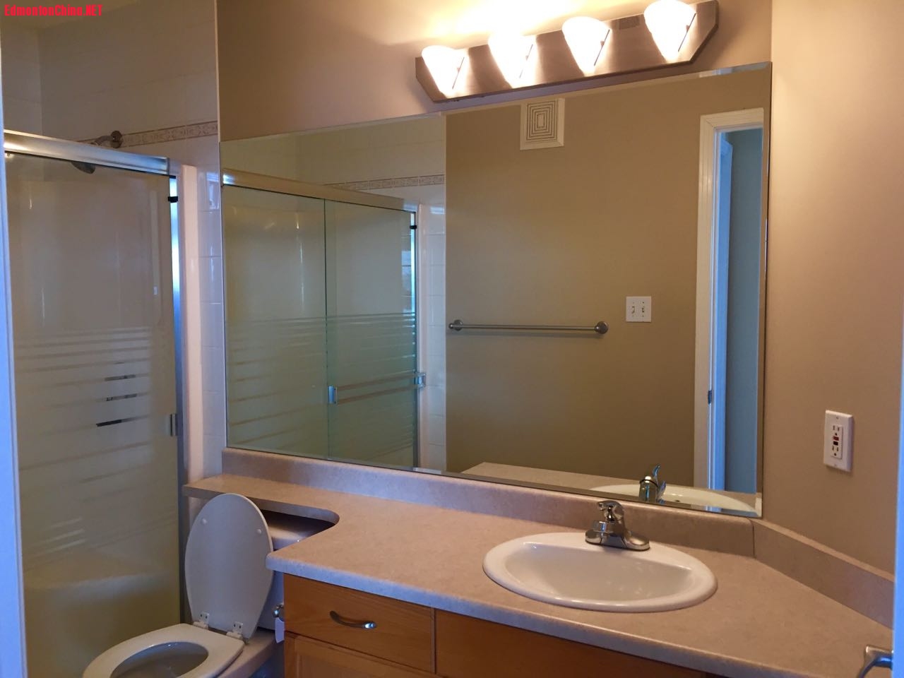 bathroom2.jpg