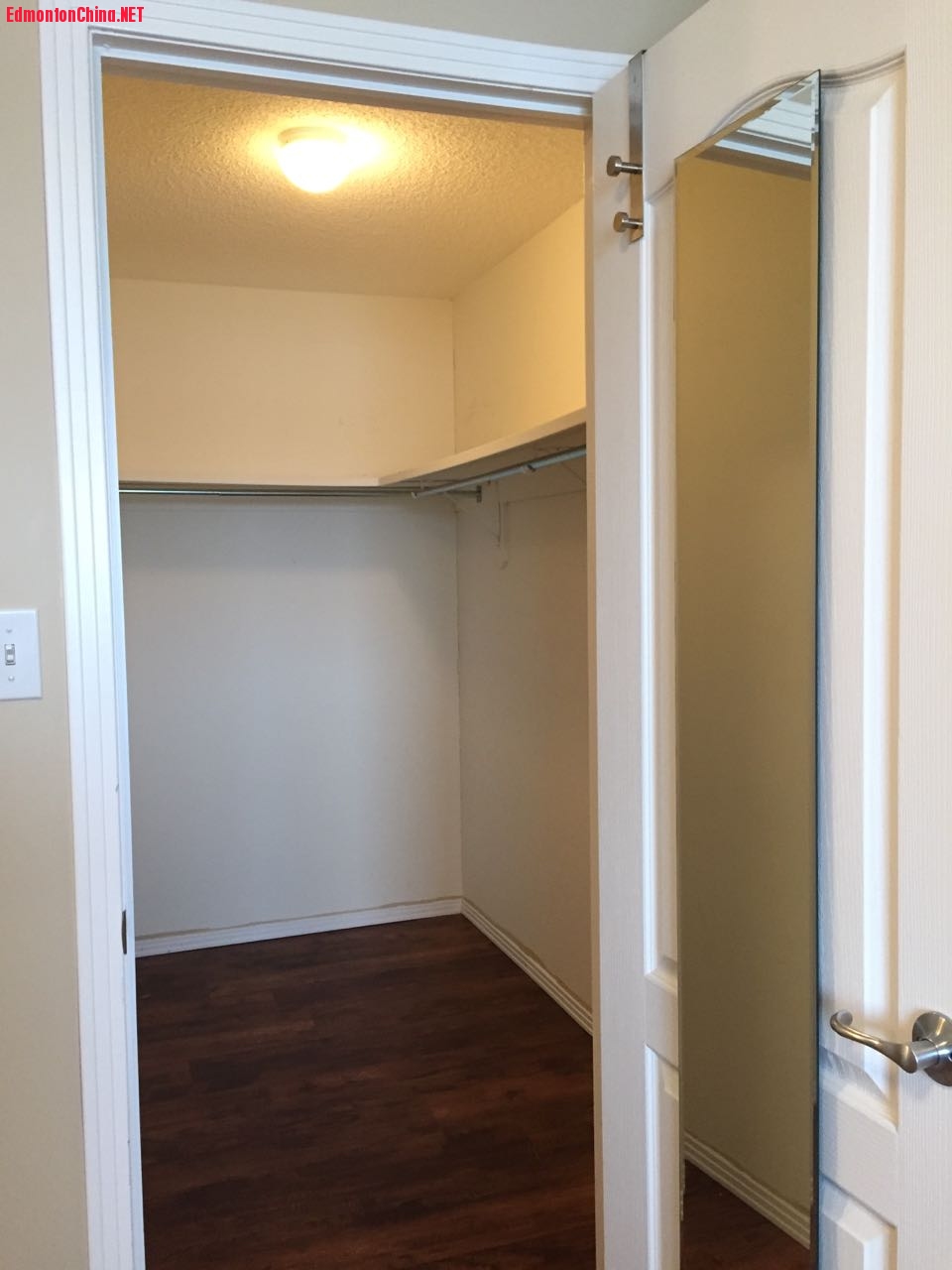 walkcloset.jpg