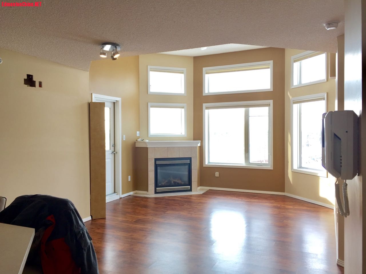 livingroom.jpg