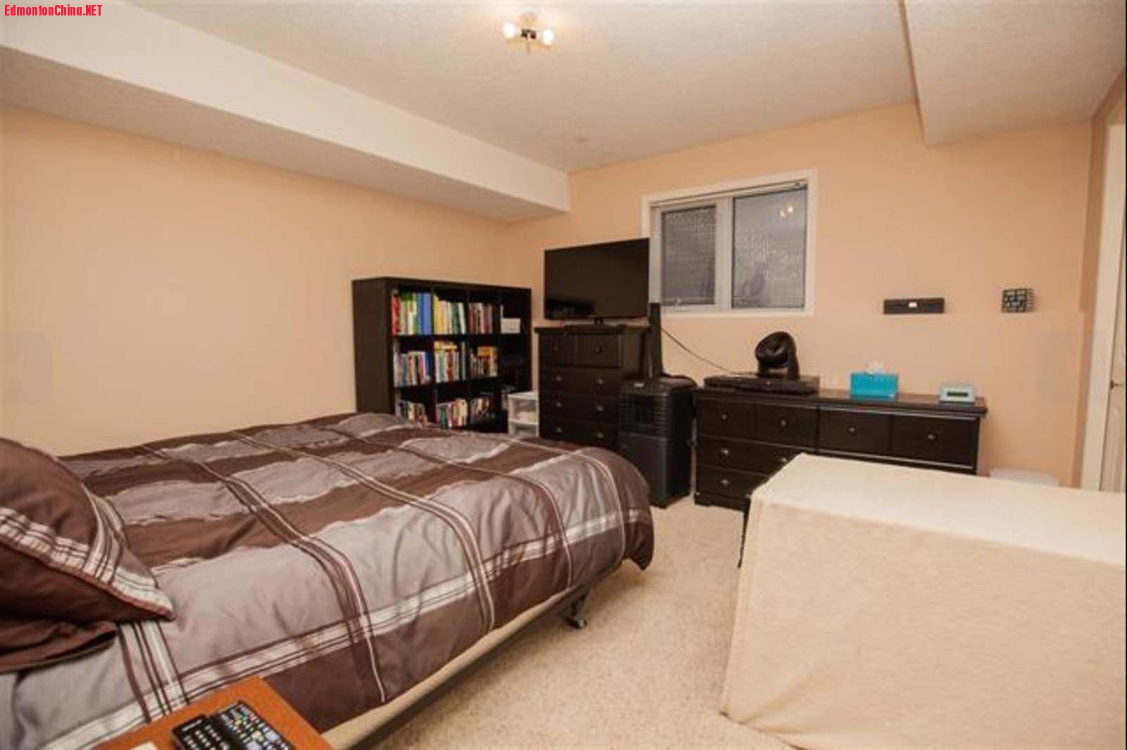 bedroom1.jpg