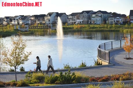 1050.people &amp; fountain.jpg