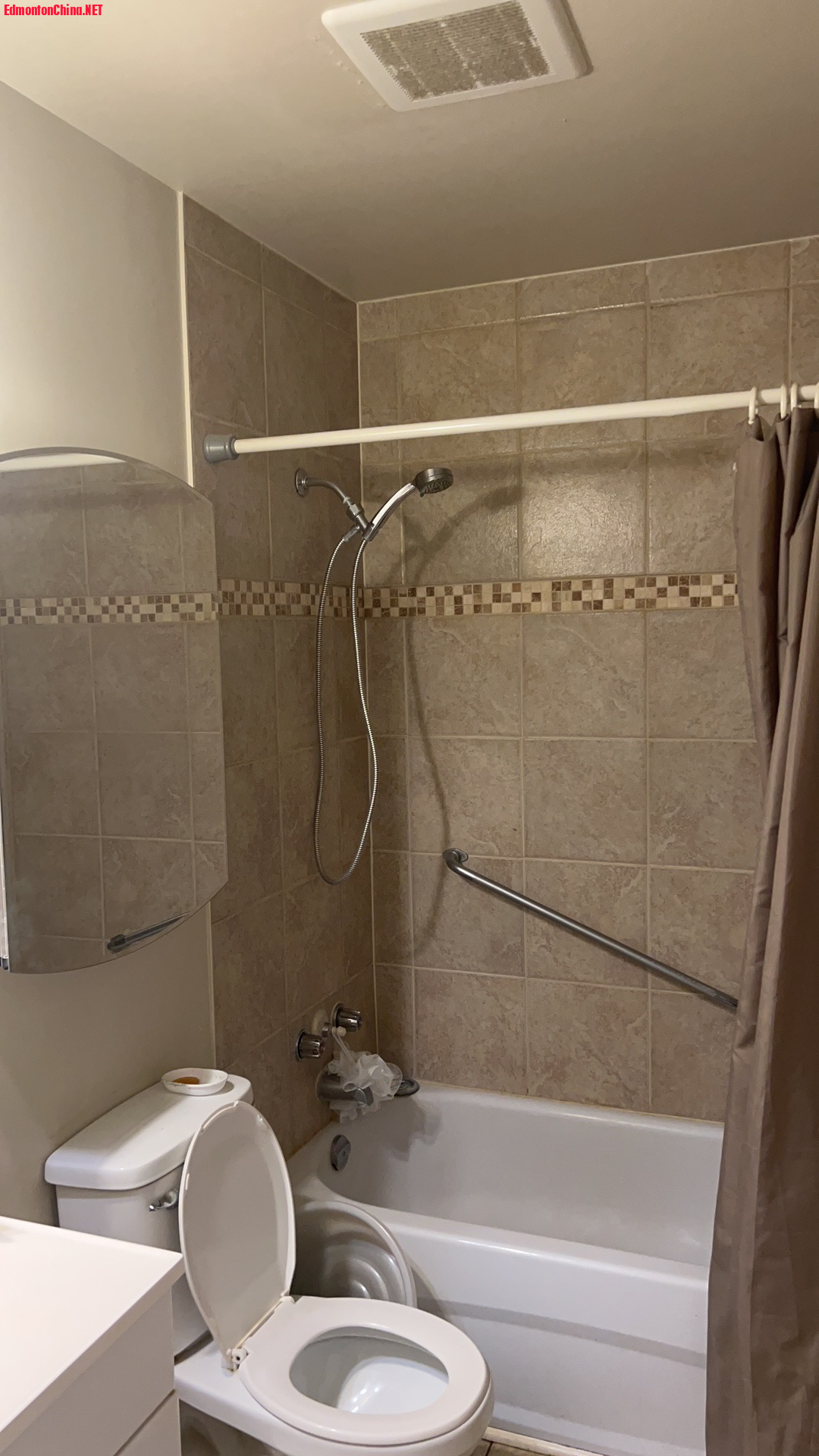 main bathroom 2.JPG